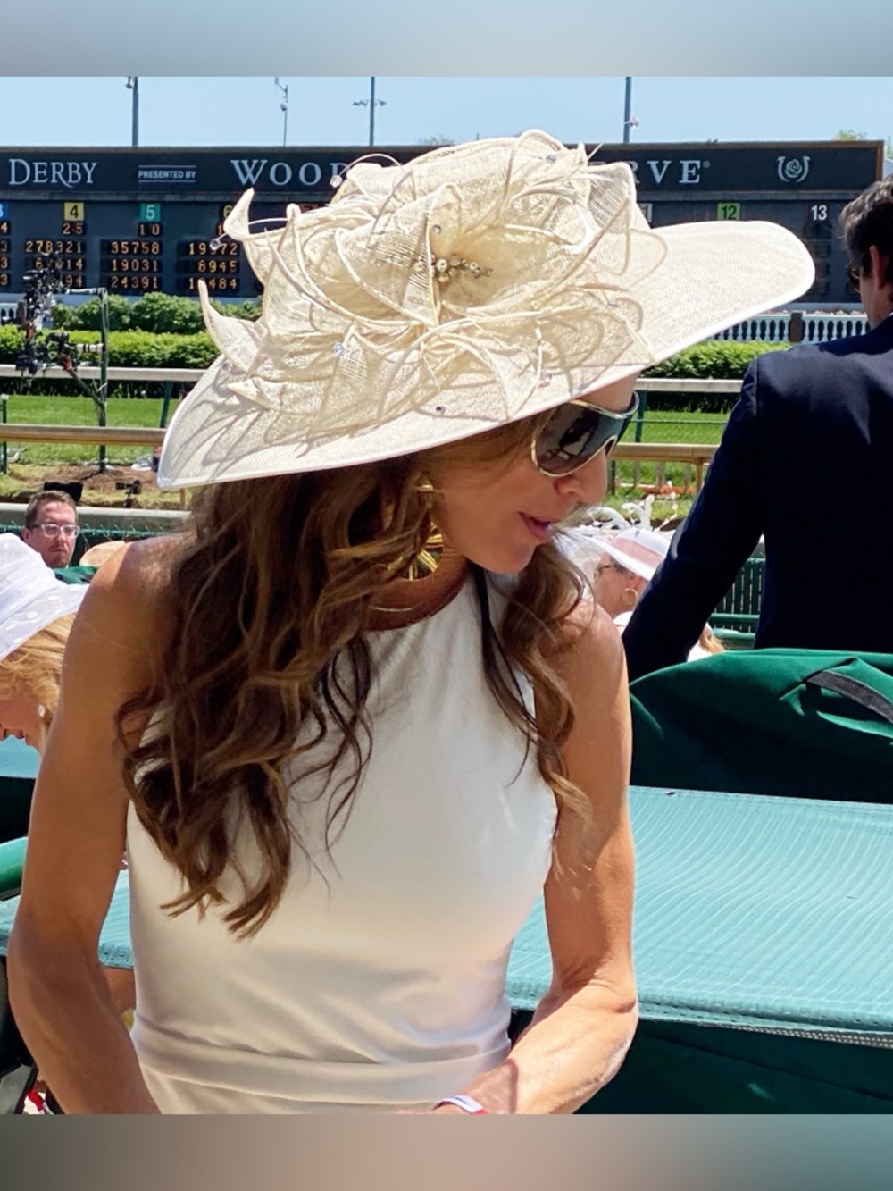 GIOVANNIO Cream Wide-Brim hat perfect for The Derby!